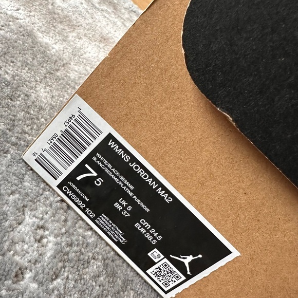 Woman’s Jordan MA2 - Picture 5 of 5